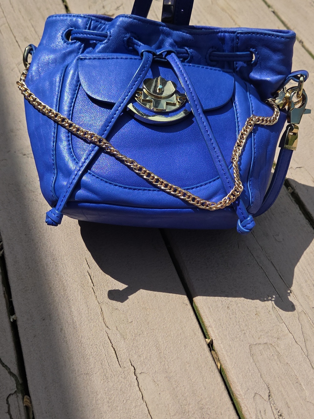 CYNTHIA ROWLEY Blue Leather Bucket Crossbody Bag. $130 Retail GUC
